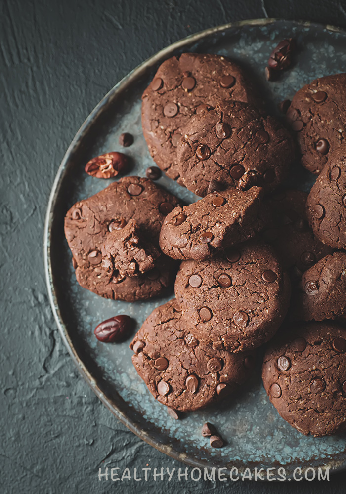 chocolate almond cookies 