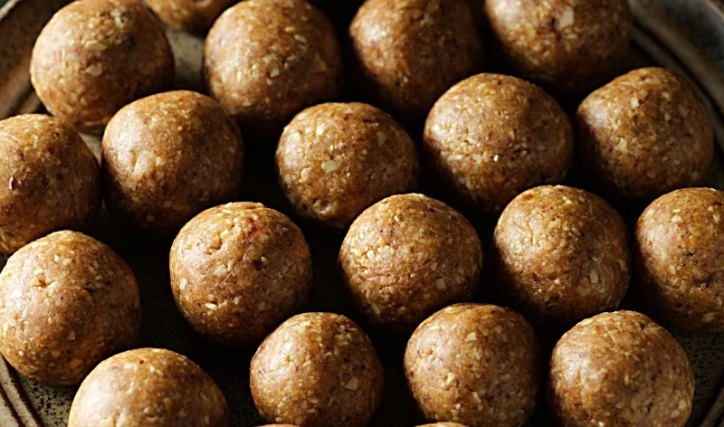 No Bake Oatmeal Energy Balls (Vegan | Gluten-Free)
